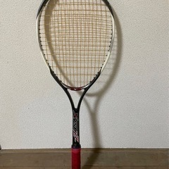 ソフトテニスラケット&ボールの画像