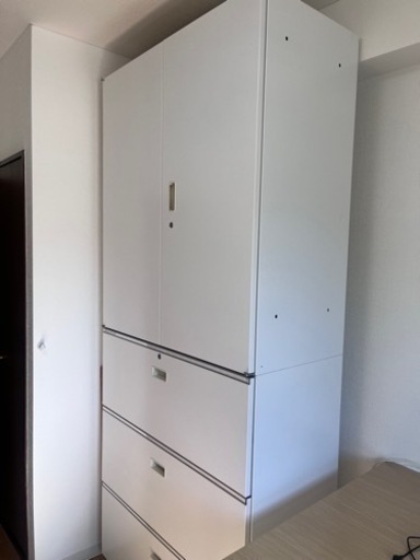 鍵付き棚　　オフィス用品