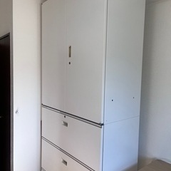 鍵付き棚　　オフィス用品