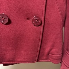 ユニクロ コート赤の画像