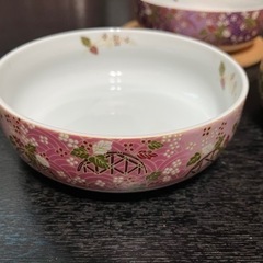 深めのお皿の画像