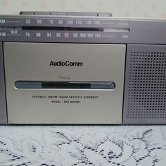ラジカセと音源入りカセットテープ