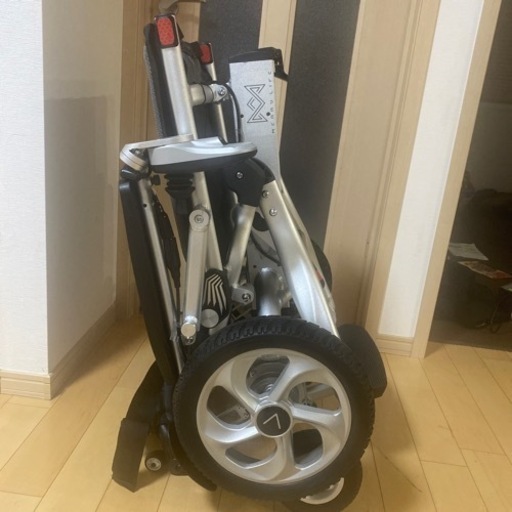 お値下げです！未使用 電動車椅子 予備バッテリー付き