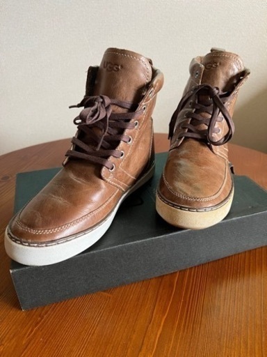 寒い冬のお出かけにUGGボアスニーカー【中古】