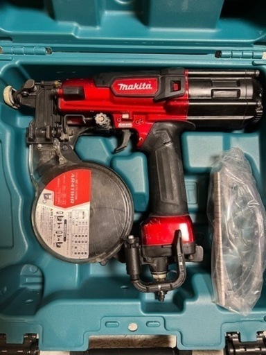 マキタ高圧ビス打ち機