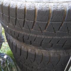 トヨタのホイールにスタッドレスを履いていますサイズは195   65   15   です まだまだ使うことができると思います！の画像