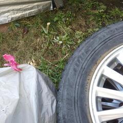 トヨタのホイールにスタッドレスを履いていますサイズは195   65   15   です まだまだ使うことができると思います！の画像