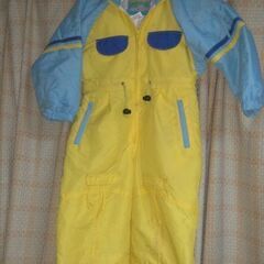 子供のスキーウェア　黄水色