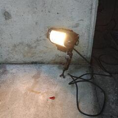 投光器