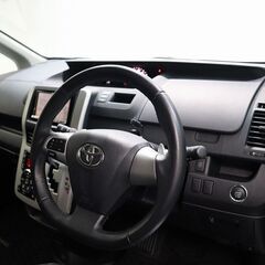 【家族連れの方にオススメ！】両側電動スライドドアで乗り降り楽々！バックカメラ付いているので駐車安心です！の画像