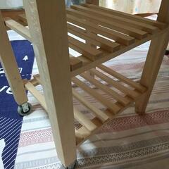 四角い台テーブルの画像