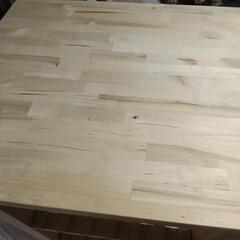 四角い台テーブルの画像