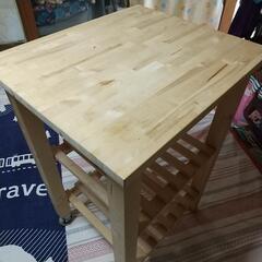 四角い台テーブルの画像