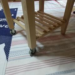 四角い台テーブルの画像