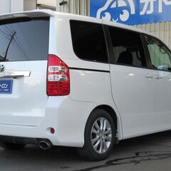 【車内広々！！】バックカメラ付いているので駐車安心です！！の画像