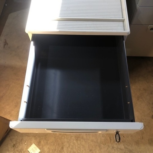 3セットあります！配達応談 PLUS オフィスデスク 事務机 袖机分離タイプ キャスター付 100×70×70cm