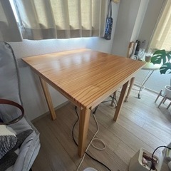 正方形のダイニングテーブル