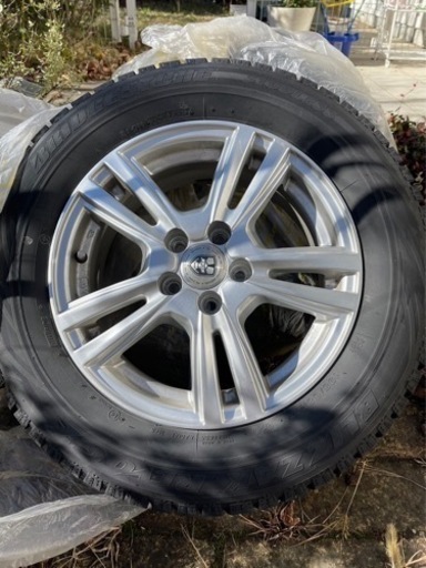 プリウス　スタッドレスタイヤ