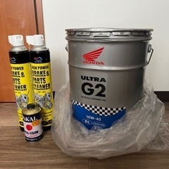 エンジンオイルの一斗缶とその他