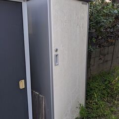 イナバ物置 アイビーストッカーBS095E型 W900×D55×H1880 【取り