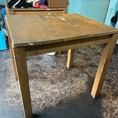 木のテーブル2台無料でお譲りします。