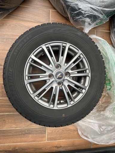 【早い者勝ち】スタッドレスタイヤ