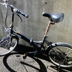 折りたたみ自転車　ノーパンクタイヤ　６段変速