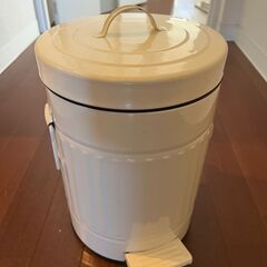 ペダル式・バケツ型のごみ箱　