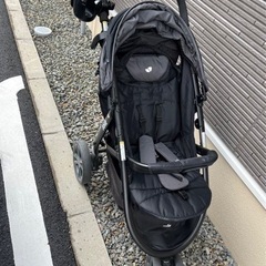 ベビーカーとチャイルドシートの画像