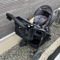 ベビーカーとチャイルドシートの画像