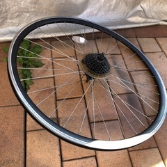 ロードバイク後輪タイヤホイール
