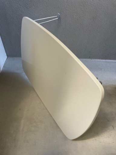 中古品　折りたたみ白テーブル