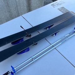 キッズスキー板(ビンディング込み)とストックの画像