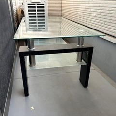 ガラステーブルの画像