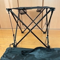 キャンプ　アウトドア　テーブルの画像