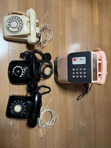 レトロなピンク\u0026ダイヤル式電話