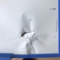 ポータブル　ホワイトボード紐付き（44×60㌢）セット　ペン3色、イレイサー付き　訳ありの画像