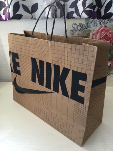 新品⭐️ナイキNIKEショップ袋中⭐️スニーカー紙袋シューズ靴