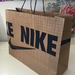 新品⭐️ナイキNIKEショップ袋　中⭐️スニーカー紙袋　シューズ靴　ブランド正規品の画像