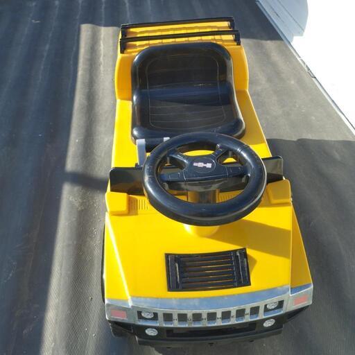 黄色の乗れる車