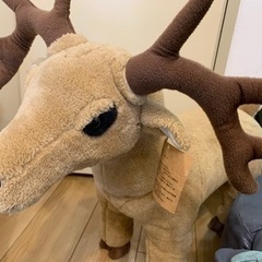 鹿とサイの椅子の画像