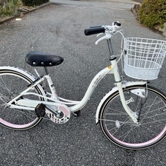 綺麗な自転車　小学生低学年　女児　20インチ