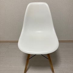 椅子　ホワイトの画像