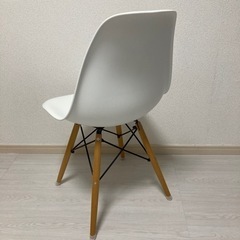 椅子　ホワイトの画像