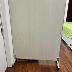 新宿区新宿6丁目 取りに来ていただける方☆木目調パーテーション☆