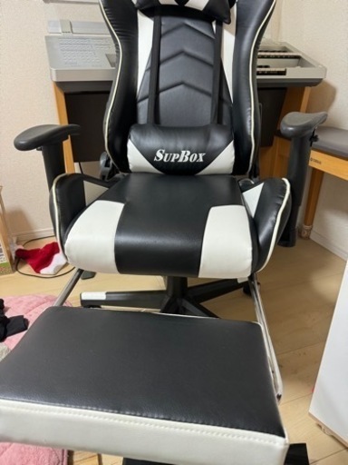 美品　ゲーミングチェア　オットマン付き