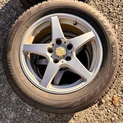 【最終の値下げです】中古スタッドレスタイヤ　205/60R16