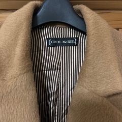CECIL McBEEのコートの画像