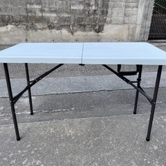 折りたたみ多目的テーブル