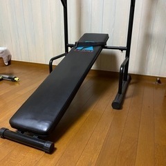 懸垂、腹筋マシンの画像